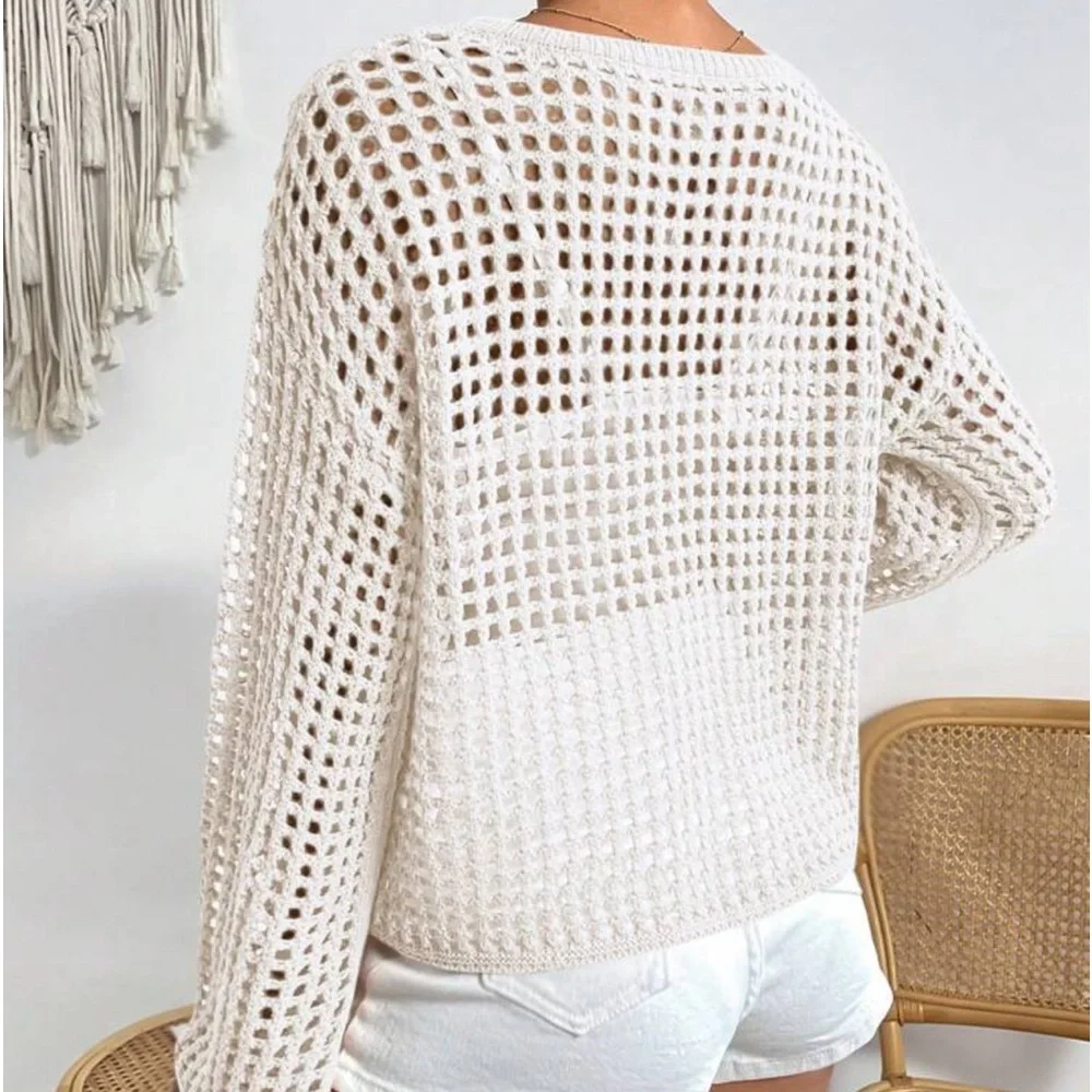 New hollow out white  long  sleeve  top